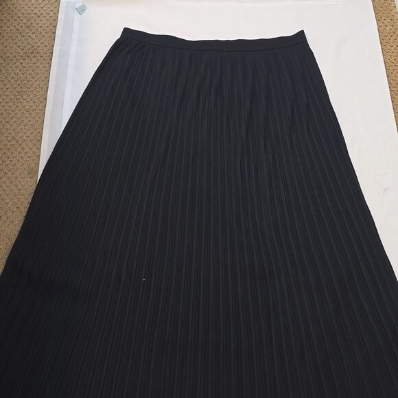 Joan Vass Pleated Knee-Length Black Skirt NWT size 3= 16 - Picture 3 of 10